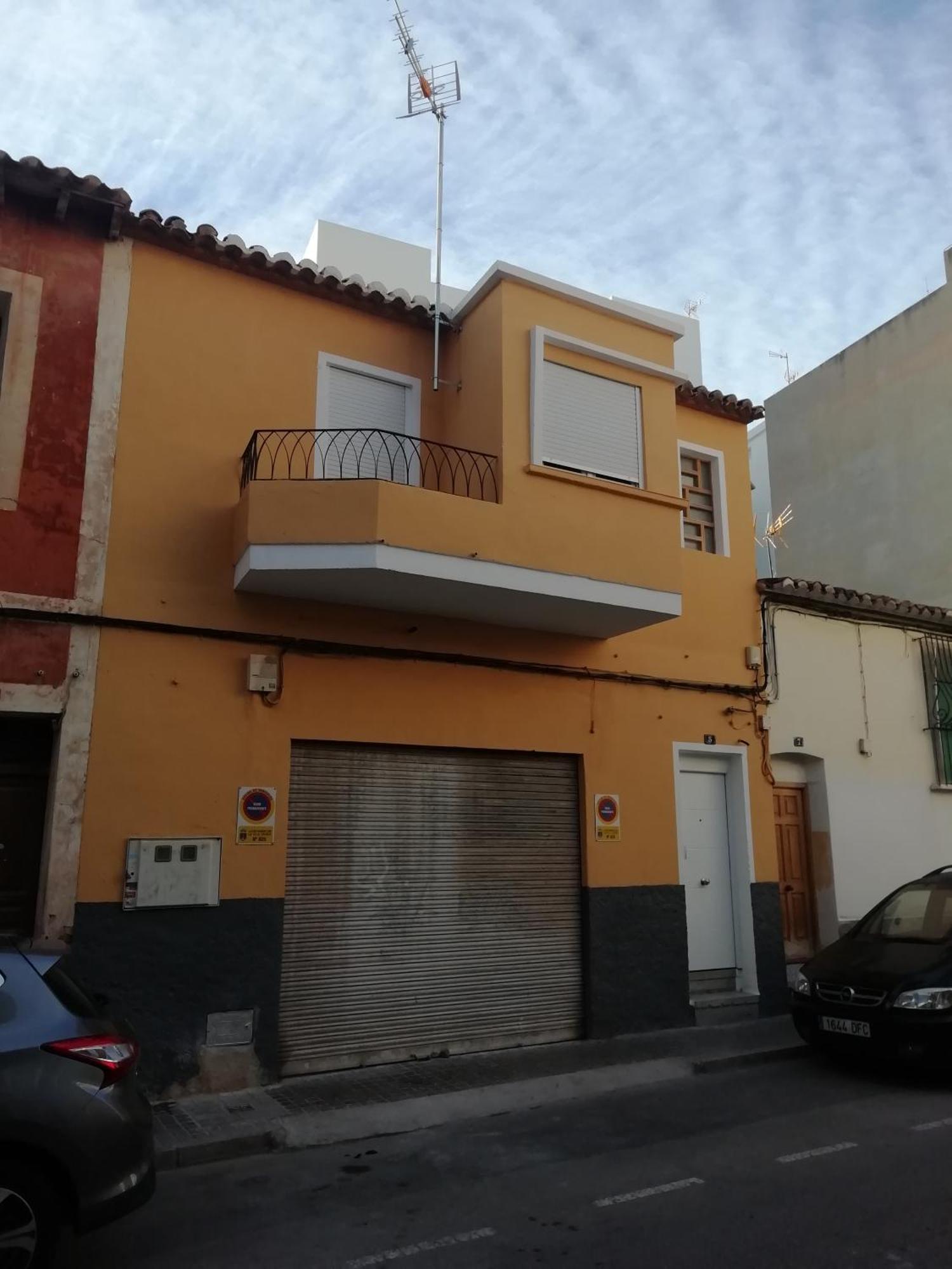 Casa De Tres Con Parking Bajo La Casa Ferienhaus *